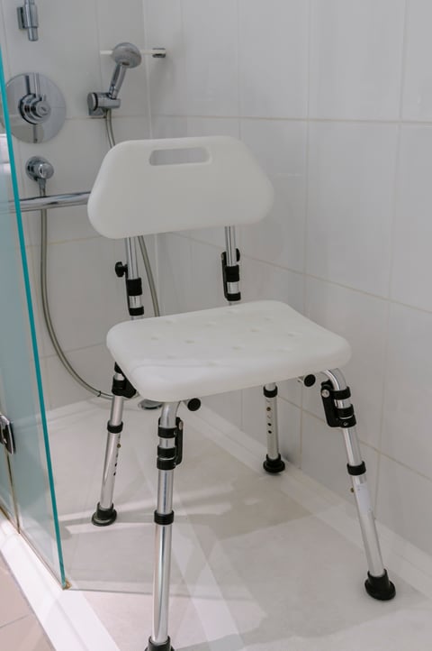 Asiento blanco para silla cómodo modelo SC-420 baño