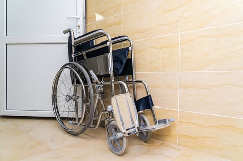 Silla de ruedas S100B para adulto reposapiés desmontables Handy