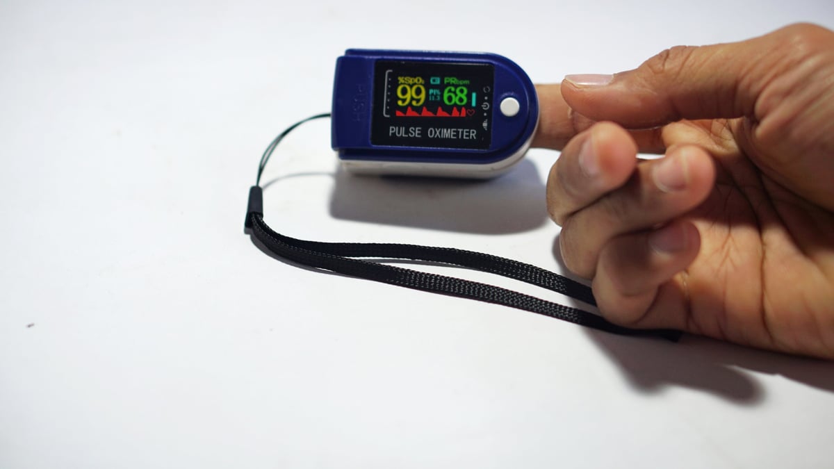 Medical pulse oximeter with an LCD. SpO2, Assessment of blood oxygen saturation.