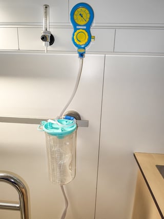 Regulador para equipos electrónicos