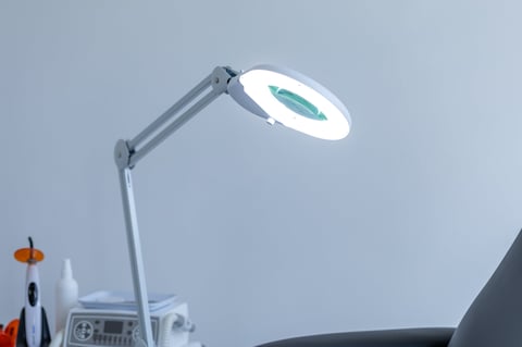 Lámpara Multi LEDs de Pedestal con Batería para Emergencia